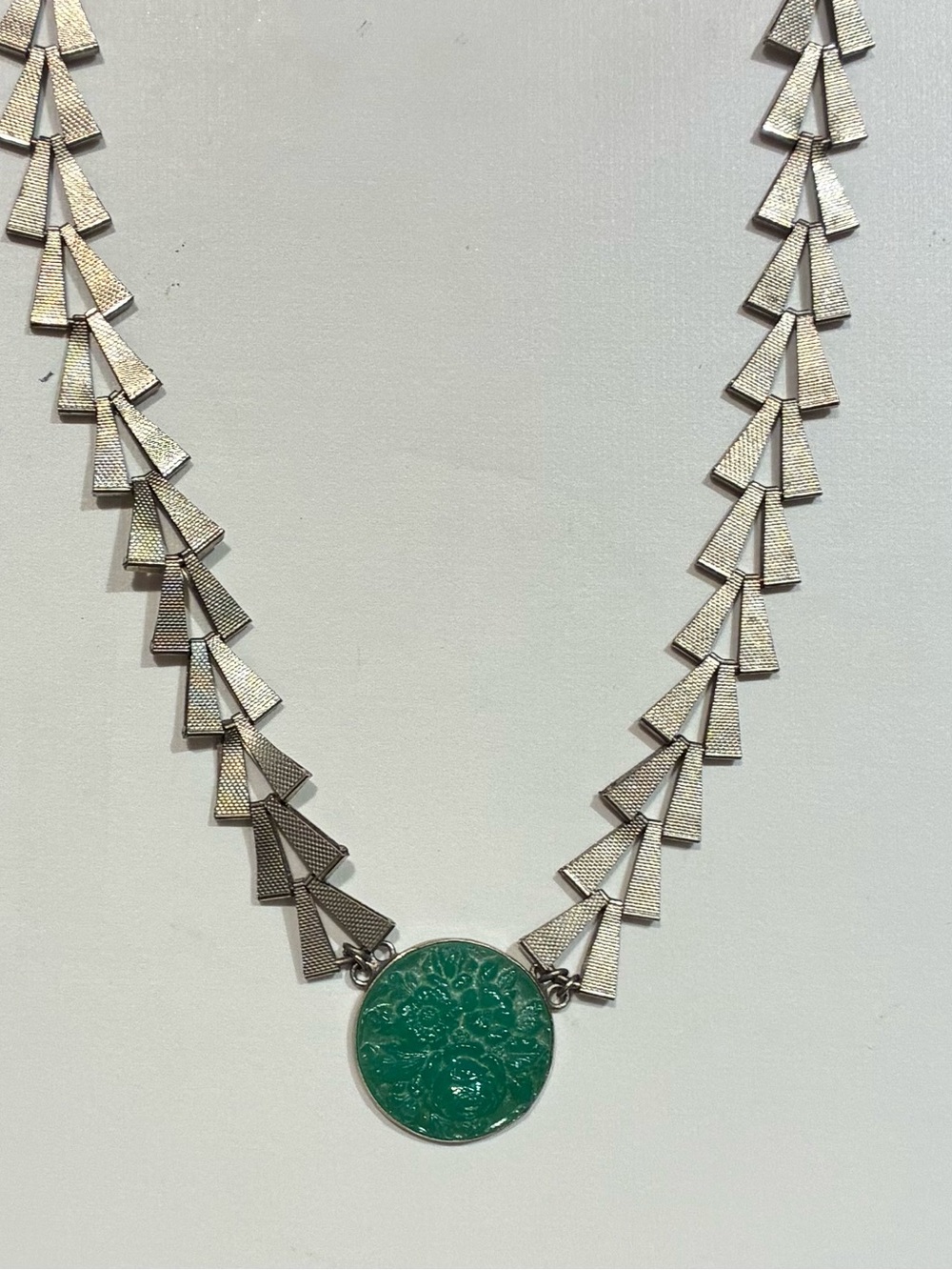 Vintage Silver-Tone Triangle Link Necklace with Green Glass Pendant